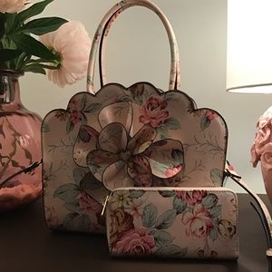 Pink purse with matching wallet